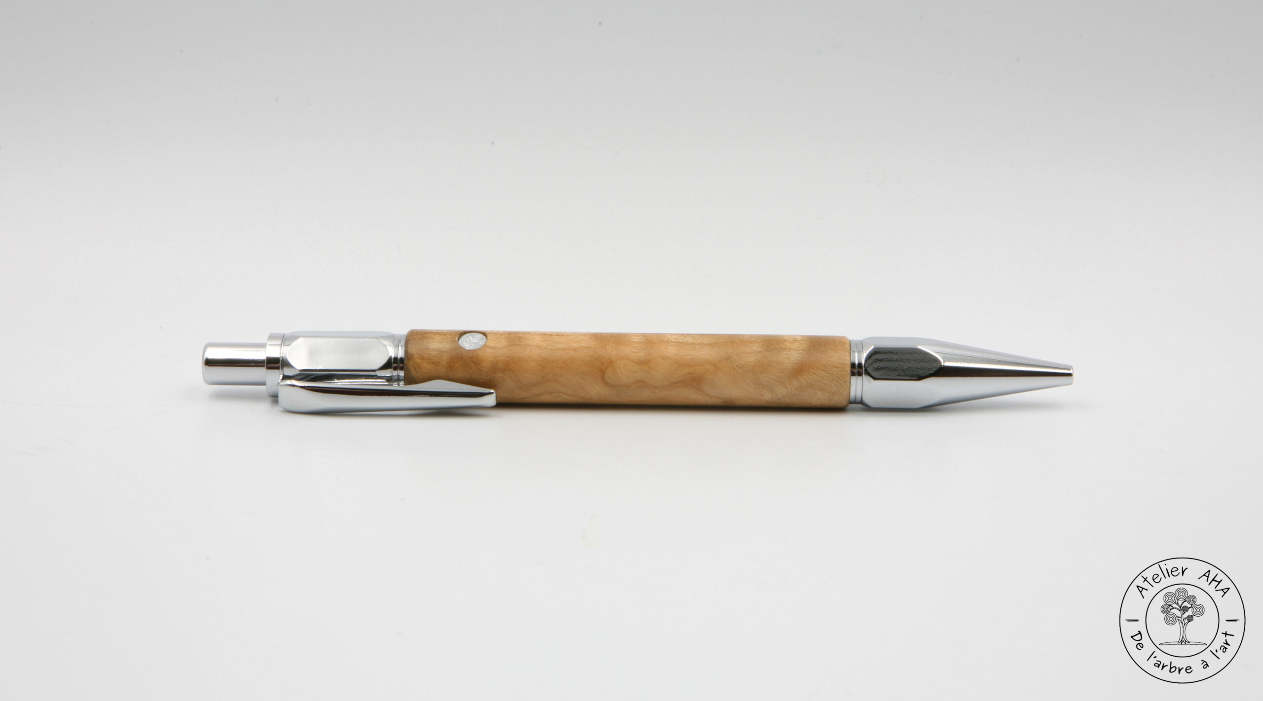 AtelierAHA-STY1249-Porte-mines-artisanal-en-bois-de-prunier-francais-devant