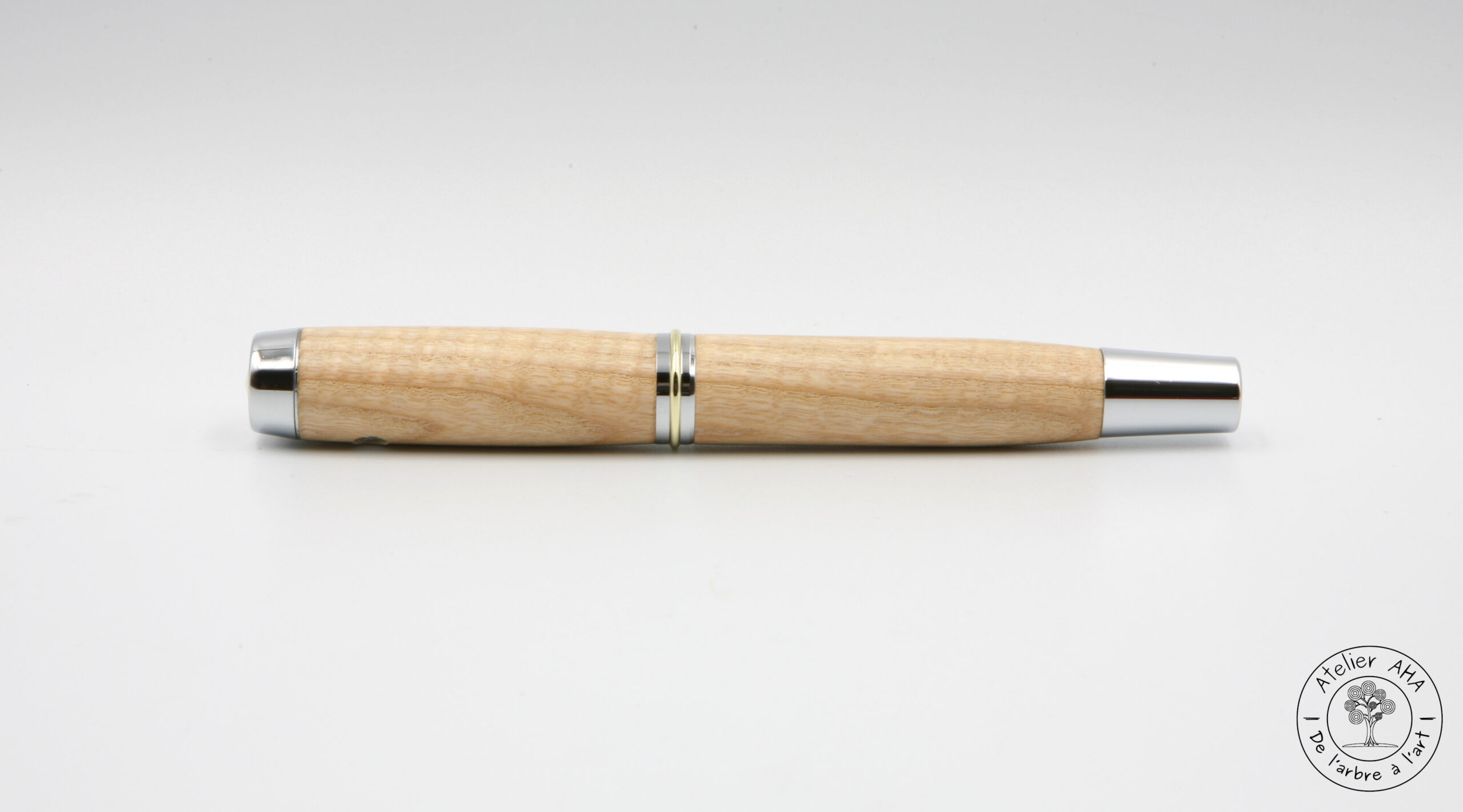 AtelierAHA-STY1267-Stylo-roller-artisanal-en-bois-de-frene-onde-francais-derriere
