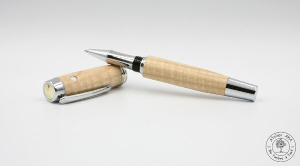 AtelierAHA-STY1267-Stylo-roller-artisanal-en-bois-de-frene-onde-francais-ouvert