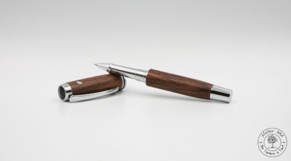 AtelierAHA-STY1282-Stylo-roller-et-plume-artisanal-en-bois-de-palissandre-de-madagascar-ouvert