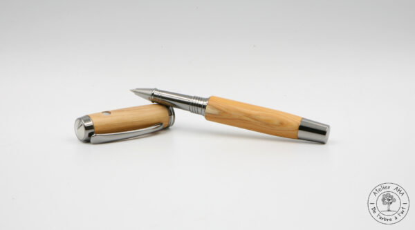 AtelierAHA-STY1287-Stylo-roller-et-plume-artisanal-en-bois-de-if-francais-ouvert