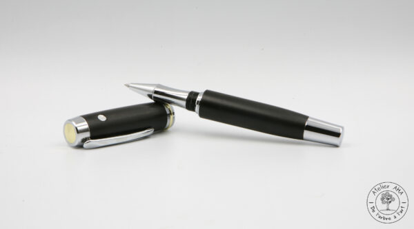 AtelierAHA-STY1288-Stylo-roller-artisanal-en-bois-de-ebene-ouvert