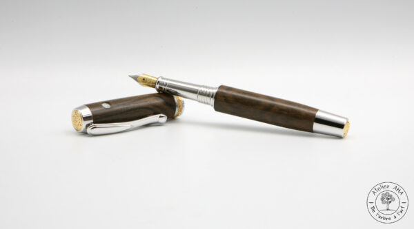 AtelierAHA-STY1290-Stylo-plume-artisanal-en-bois-de-ziricote-ouvert