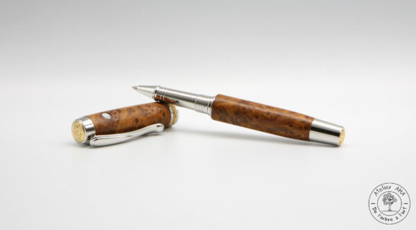 AtelierAHA-STY1293-Stylo-roller-artisanal-en-bois-de-ronce-de-thuya-ouvert